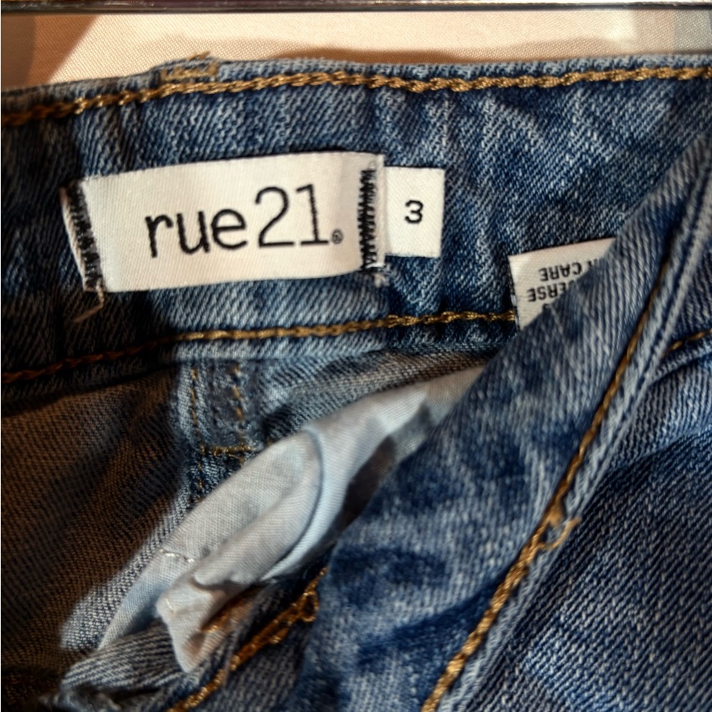 Rue21 Two-Tone Blue Flare Jeans - Picture 5 of 6
